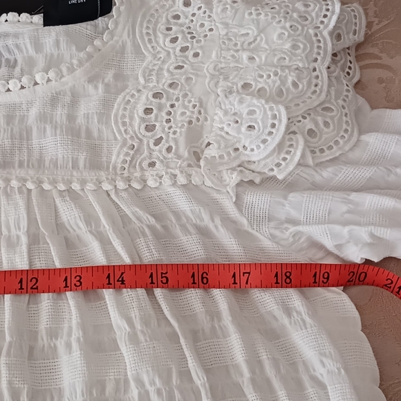 LIV Los Angeles Ruffle Sleeve Blouse. NWT White M - Picture 8 of 10